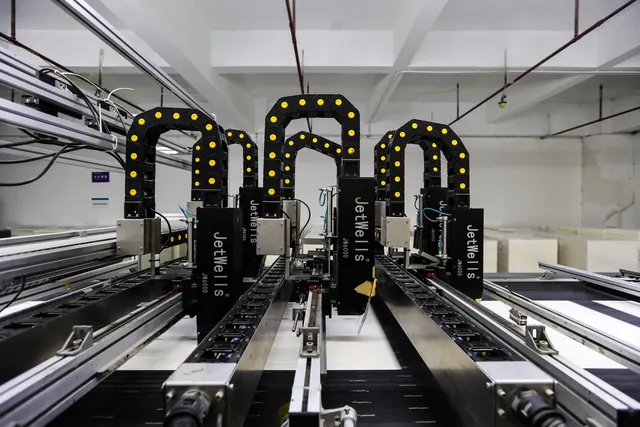 Leaflets and coding packaging, made on this machine