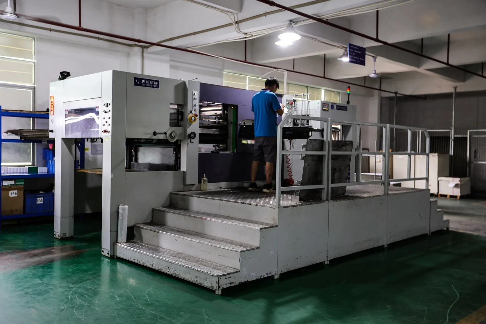 Automatic die-cutting machine